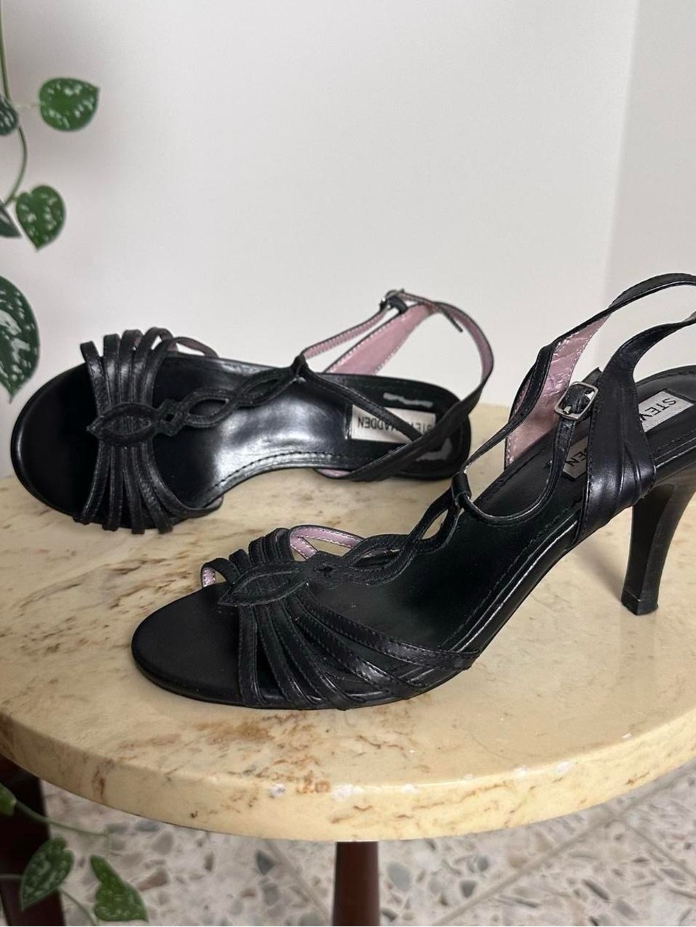 Vintage early 2000s 90s Steve Madden genuine leather strappy back heels